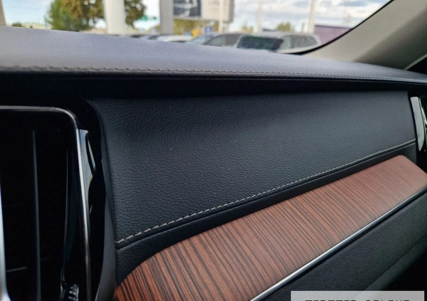 Volvo XC 60 cena 159000 przebieg: 141000, rok produkcji 2019 z Michałowo małe 191